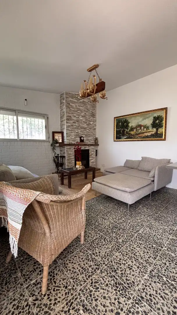 Sala d'estar de Casa o xalet en venda en Escalona amb Aire condicionat, Terrassa i Piscina