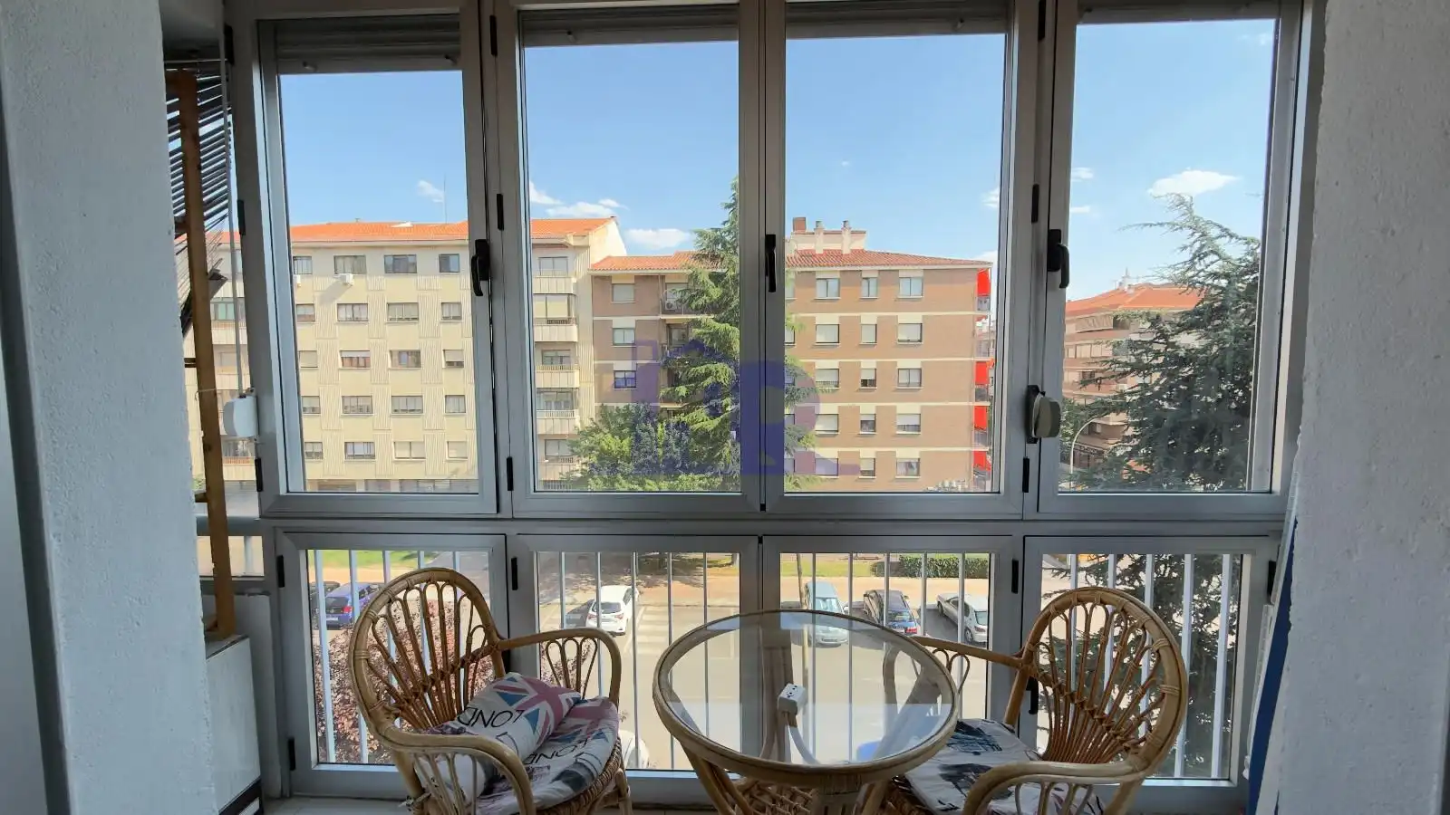 Vista exterior de Piso de alquiler en Cuenca con Calefacción y Terraza
