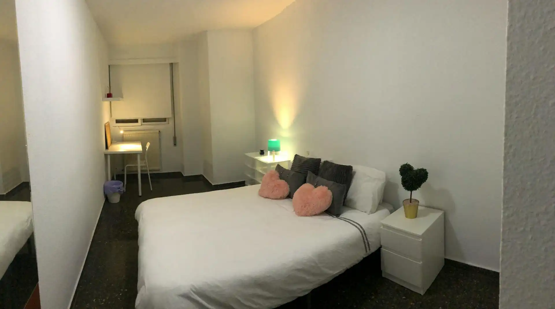 Bedroom of Flat for share in Valencia  with Heating, Washing machine and Internet