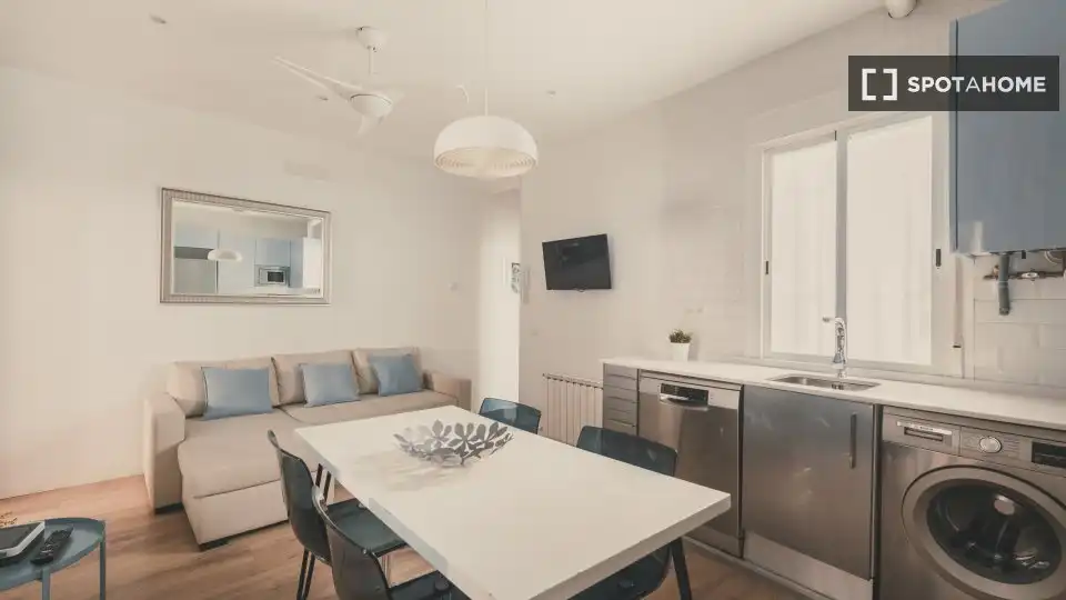 Dining room of Flat for rent in Madrid  with Air Conditioner, Heating and Furnished
