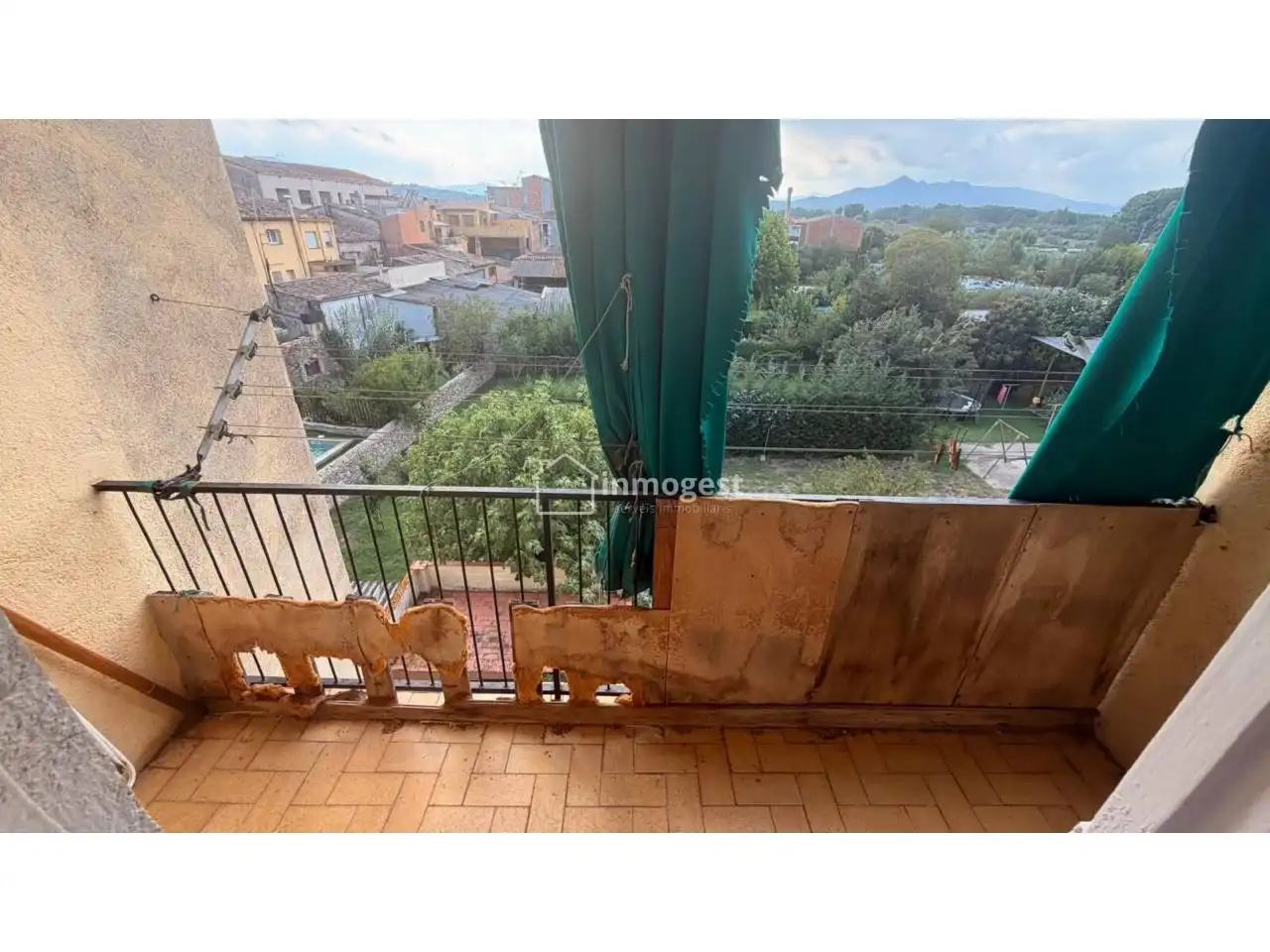 Terrasse von Wohnung zum Verkauf in Salt mit Abstellraum, Möbliert und Balkon