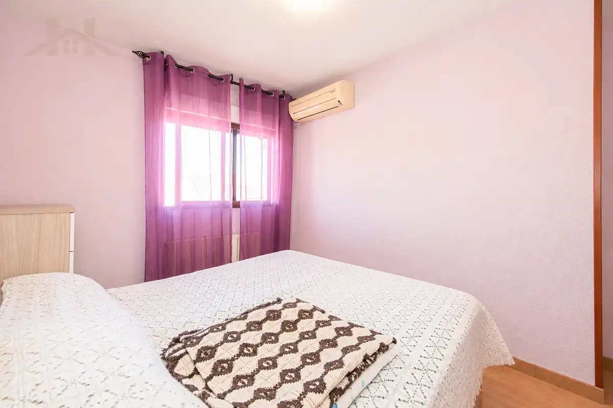 Schlafzimmer von Wohnung zum Verkauf in San Sebastián de los Reyes mit Klimaanlage, Heizung und Terrasse