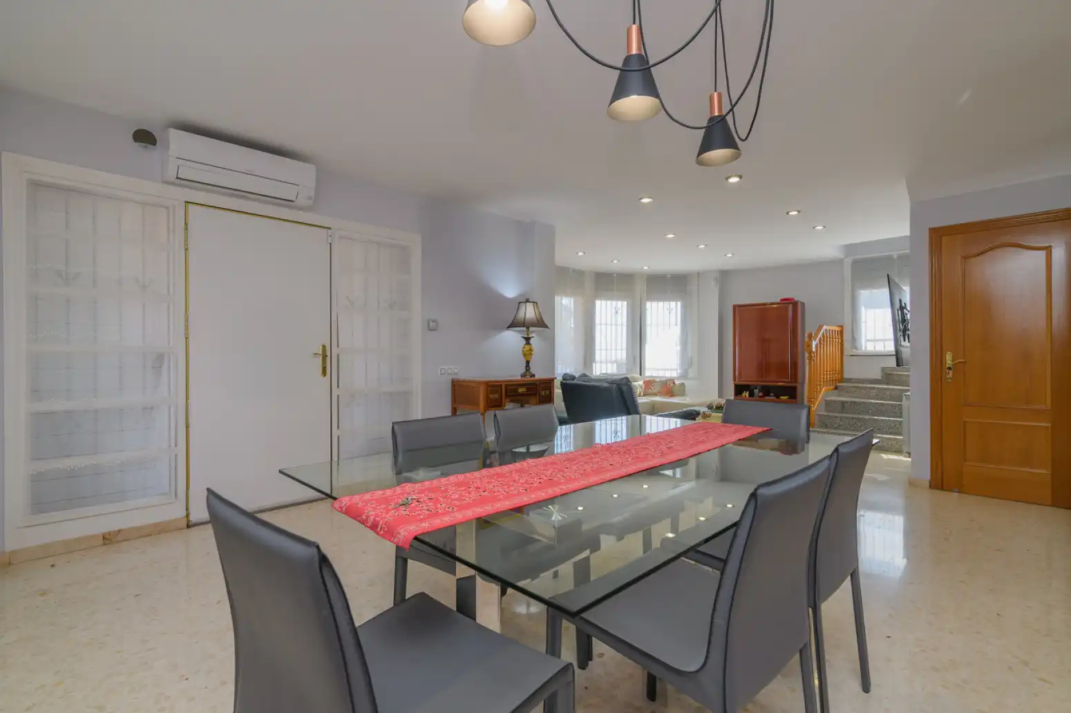 Comedor de Casa o chalet de alquiler en Viladecans con Terraza, Piscina y Balcón