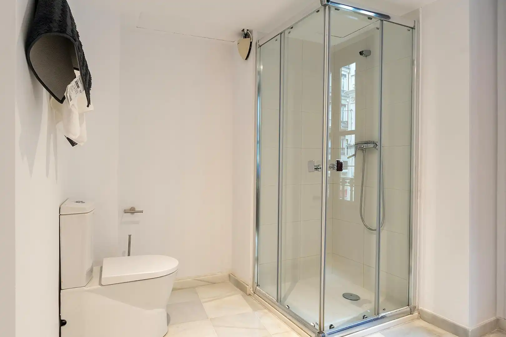 Badezimmer von Wohnung zur untervermieten in Valencia mit Heizung, Möbliert und Waschmaschine