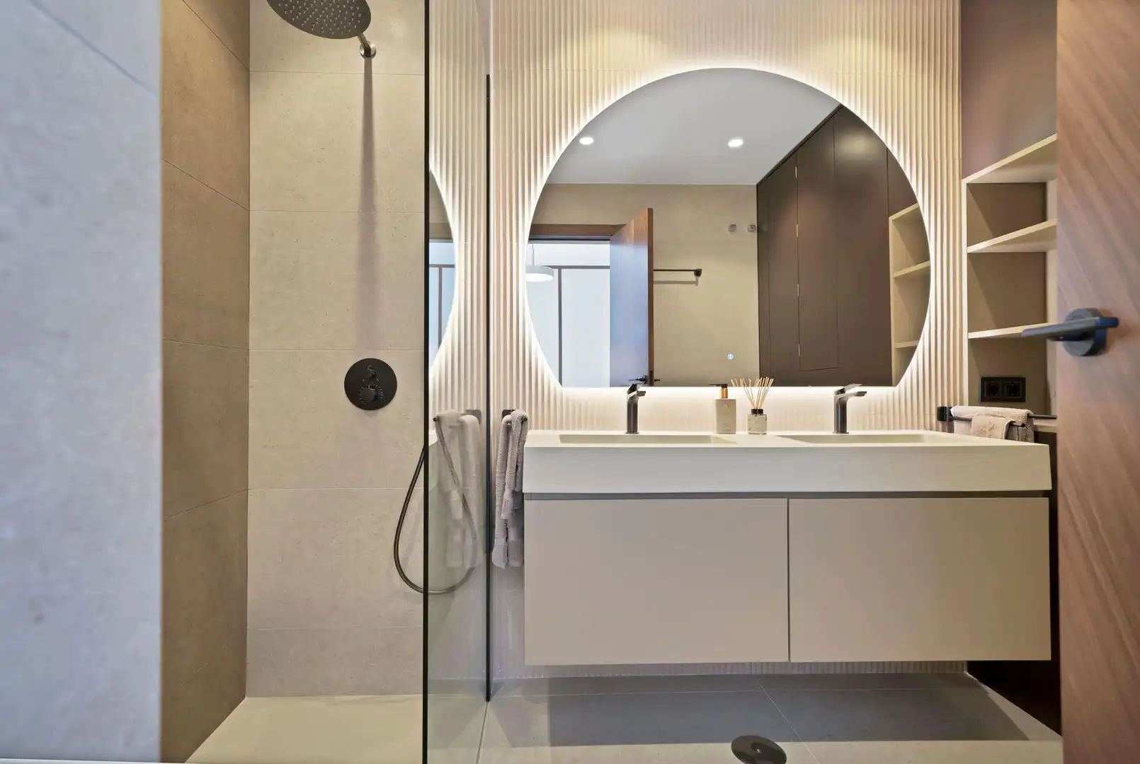 Baño de Apartamento en venta en Marbella con Jardín privado, Alarma y Piscina comunitaria