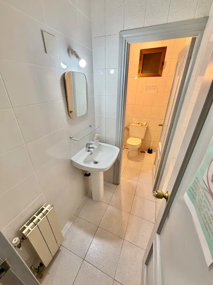 Baño de Local en venta en Madrid con Aire acondicionado y Calefacción