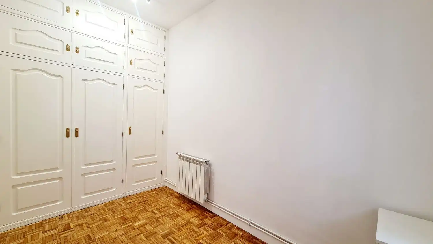 Schlafzimmer von Wohnung zur Miete in Madrid mit Klimaanlage