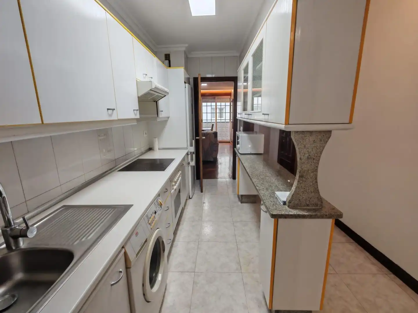 Cocina de Piso en venta en Vigo  con Calefacción, Trastero y Balcón