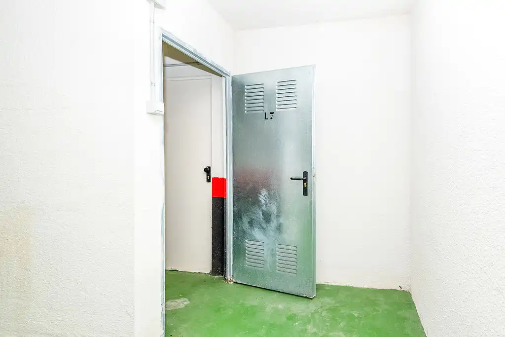 Garage for sale in Sopela
