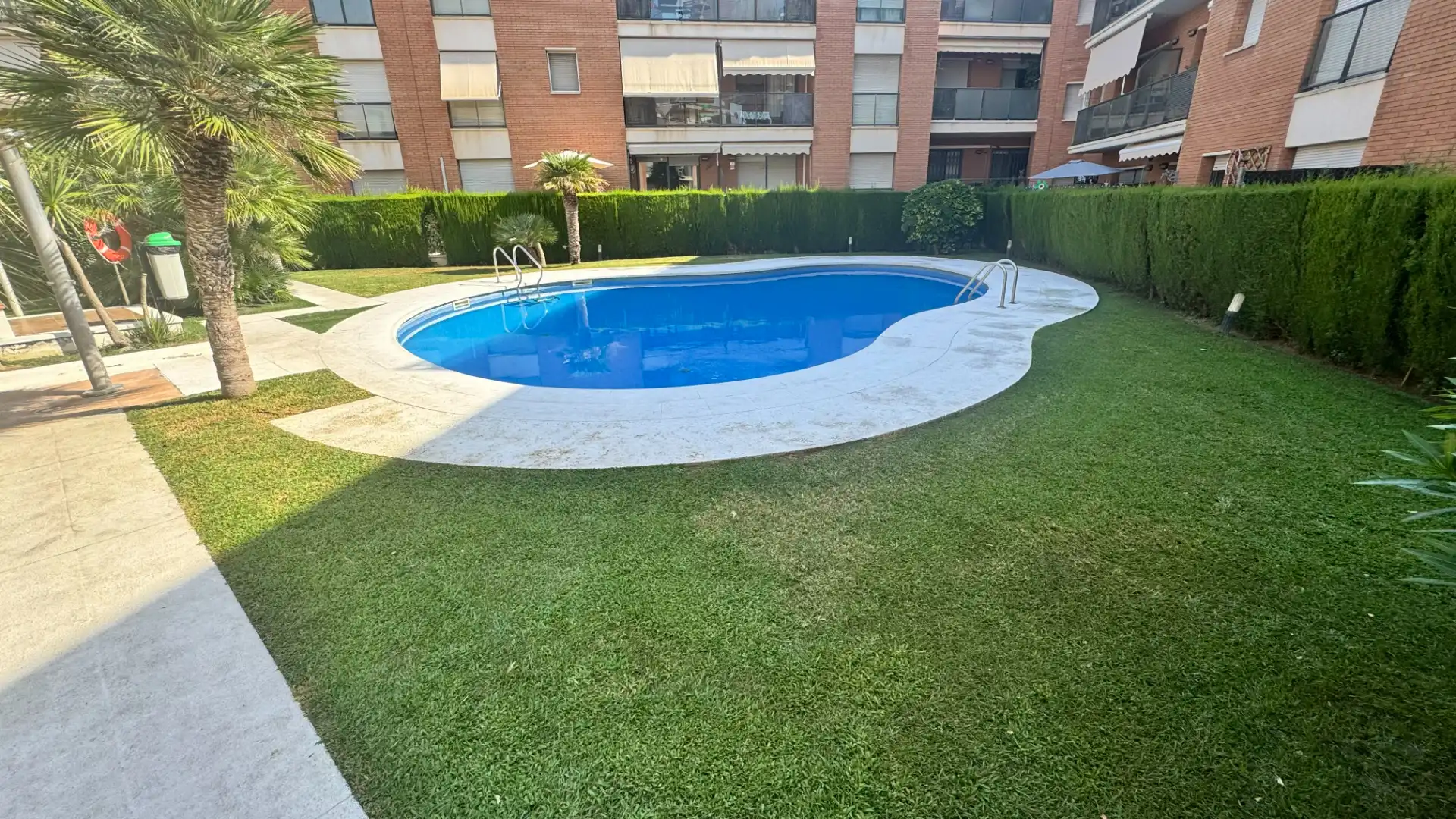 Schwimmbecken von Wohnung zum Verkauf in Cambrils mit Klimaanlage, Privatgarten und Gemeinschaftspool