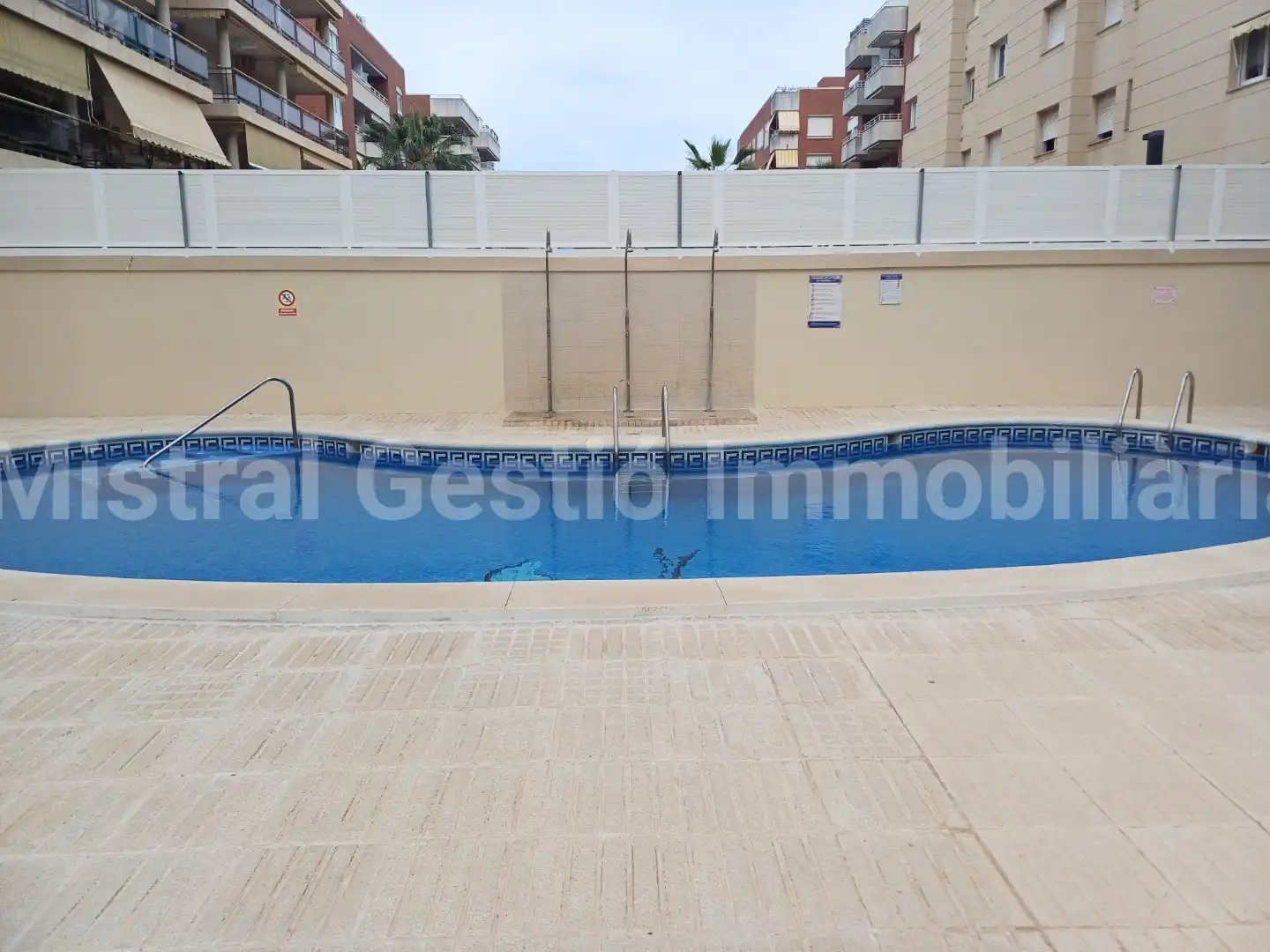 Piscina de Piso de alquiler en Calafell con Aire acondicionado, Terraza y Amueblado