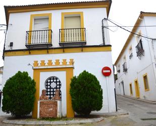 Vista exterior de Casa o xalet en venda en Almodóvar del Río amb Calefacció, Jardí privat i Parquet