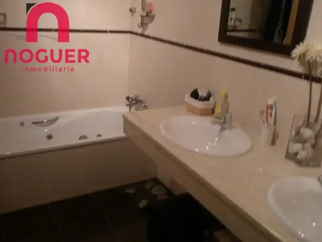 Bany de Casa adosada en venda en Córdoba amb Piscina i Balcó