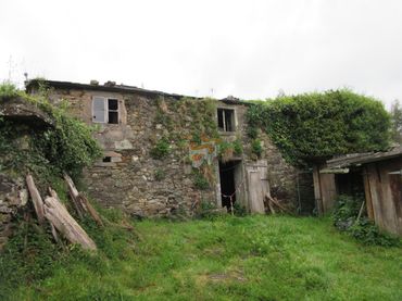 Casa rústica con jardín en venta en As Somozas