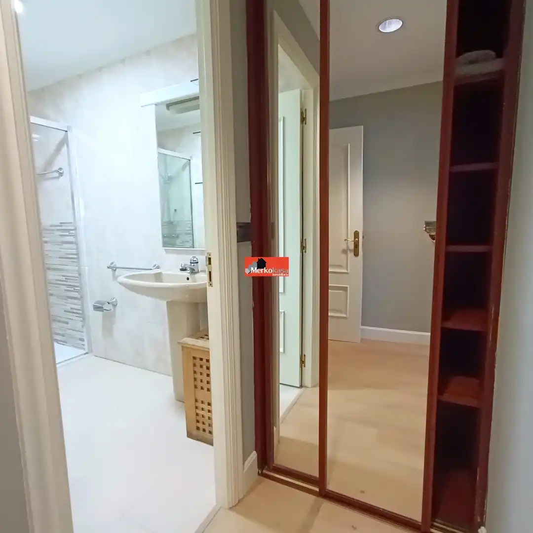 Baño de Dúplex de alquiler en Lugo con Calefacción, Terraza y Trastero