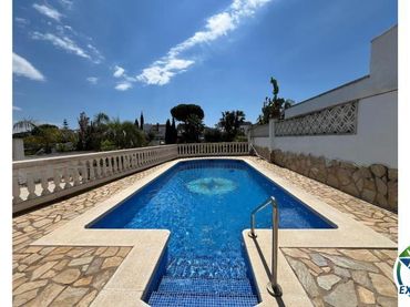 Villa con piscina in vendita a Noguera 20A
