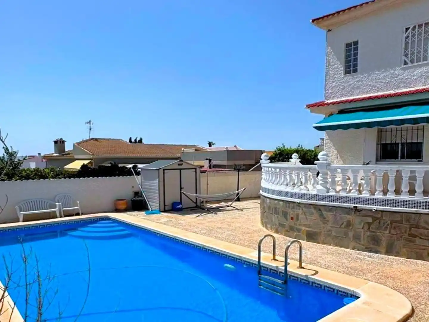 Piscina de Casa adosada en venta en Torrevieja con Aire acondicionado, Calefacción y Jardín privado