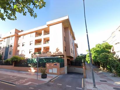 Vista exterior de Pis en venda en Alcorcón amb Aire condicionat, Terrassa i Piscina