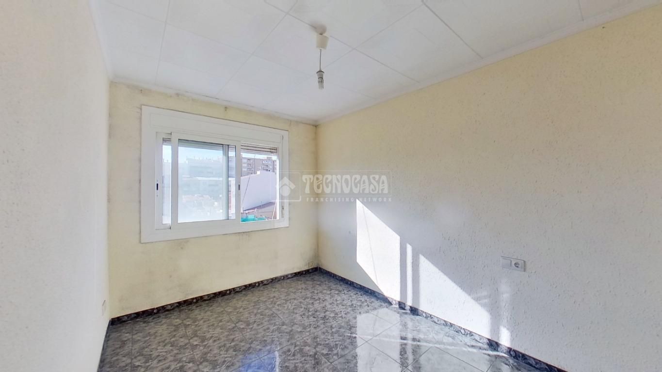 Bedroom of Flat for sale in Sabadell