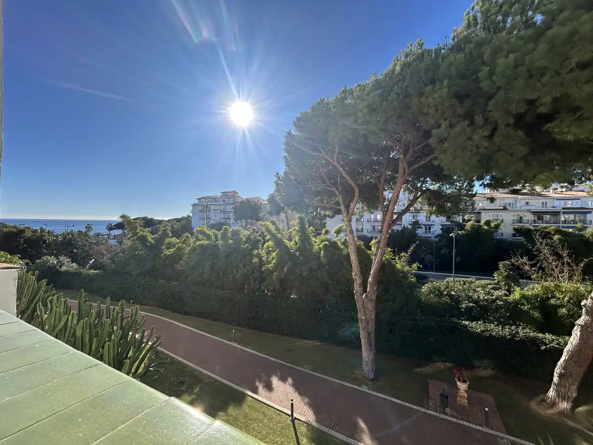 Außenansicht von Wohnung zum Verkauf in Marbella mit Klimaanlage, Terrasse und Möbliert