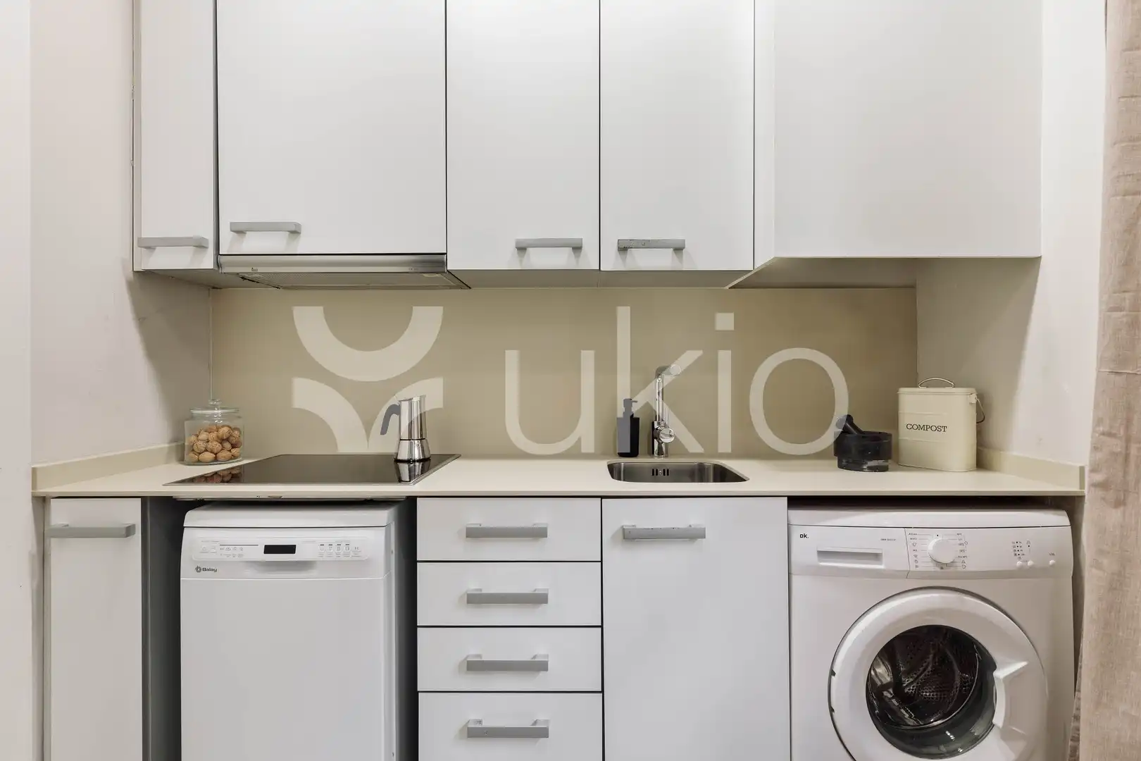Cuina de Apartament de lloguer en Barcelona amb Aire condicionat, Calefacció i Moblat