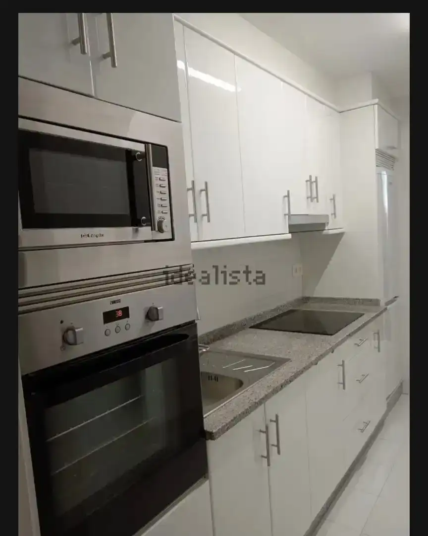 Kitchen of Flat for share in Cee  with Parquet flooring, Furnished and Oven