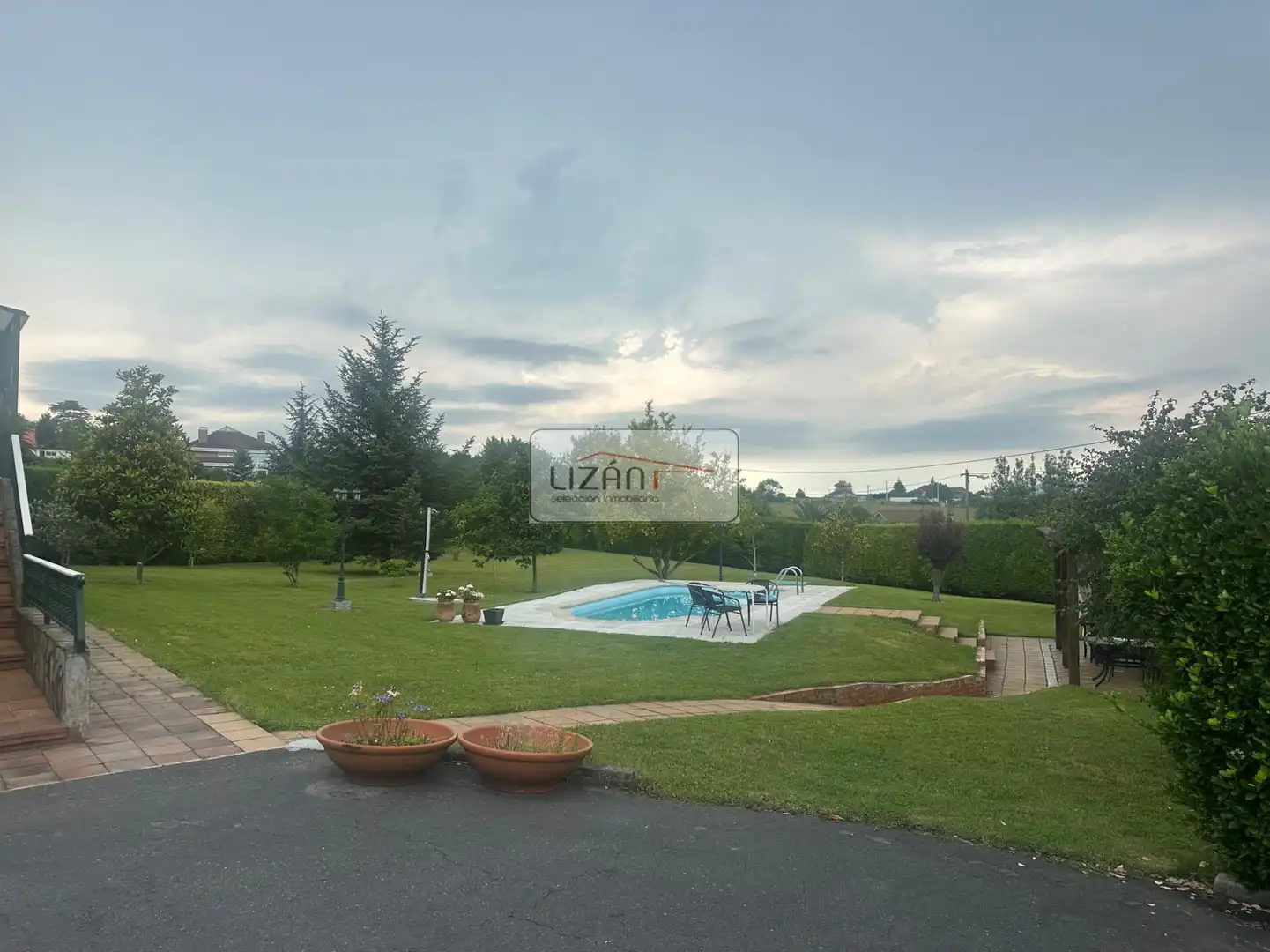 Jardí de Casa o xalet en venda en Oviedo  amb Calefacció, Jardí privat i Terrassa