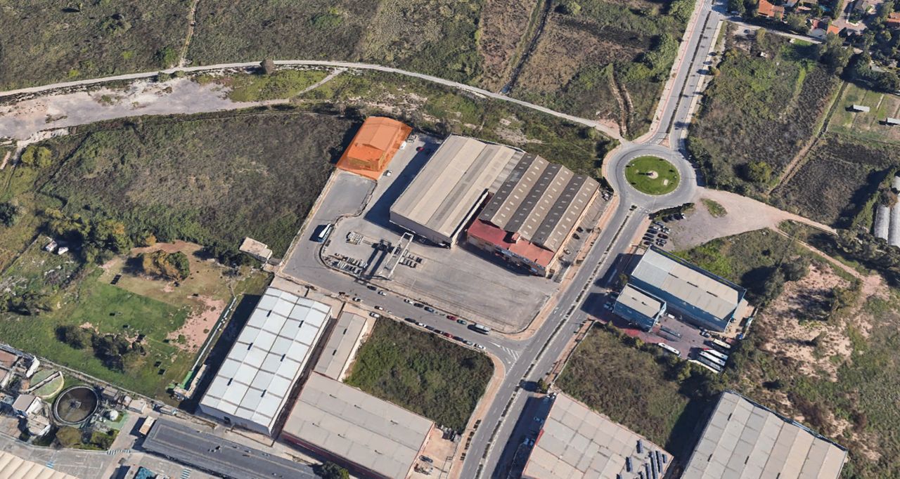 Vista exterior de Nau industrial en venda en El Puig de Santa Maria