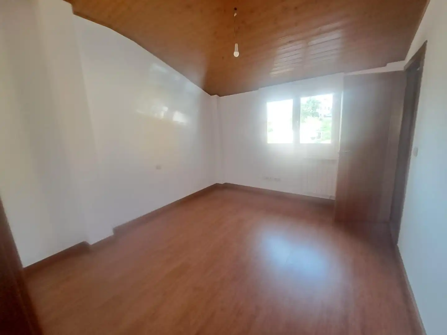 Habitación de Casa adosada en venta en Bembibre con Calefacción, Terraza y Balcón