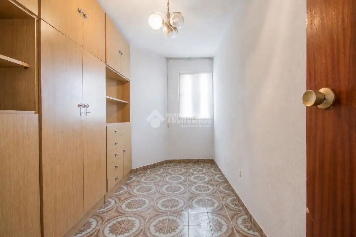 Habitación de Piso en venta en Madrid con Balcón