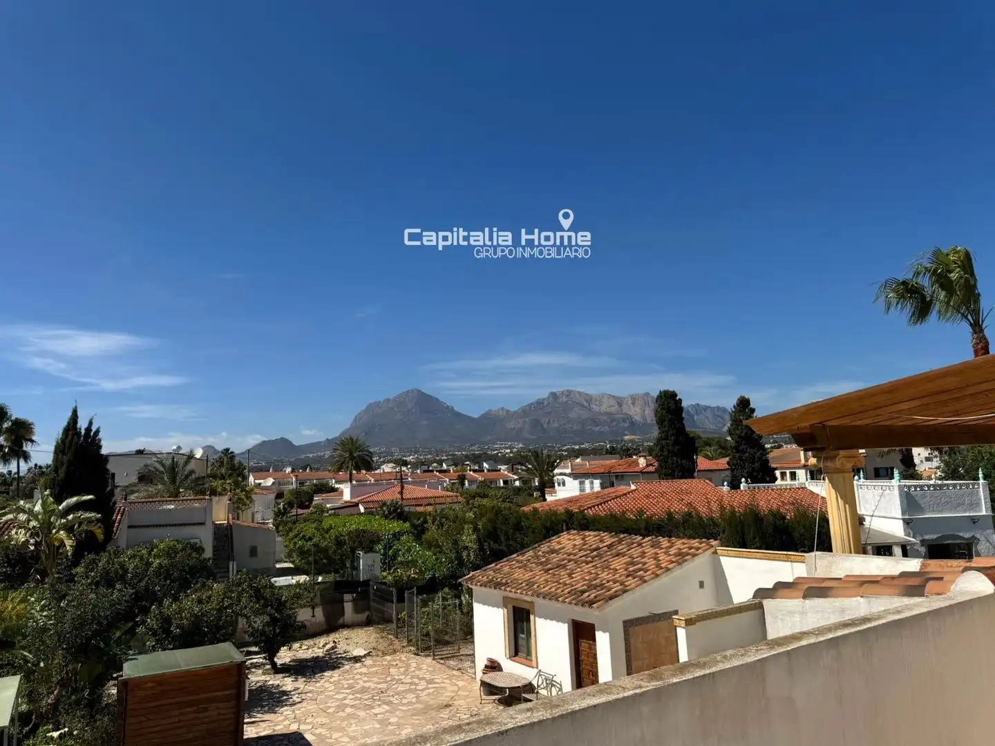 Vista exterior de Casa o xalet en venda en L'Alfàs del Pi amb Aire condicionat, Terrassa i Traster