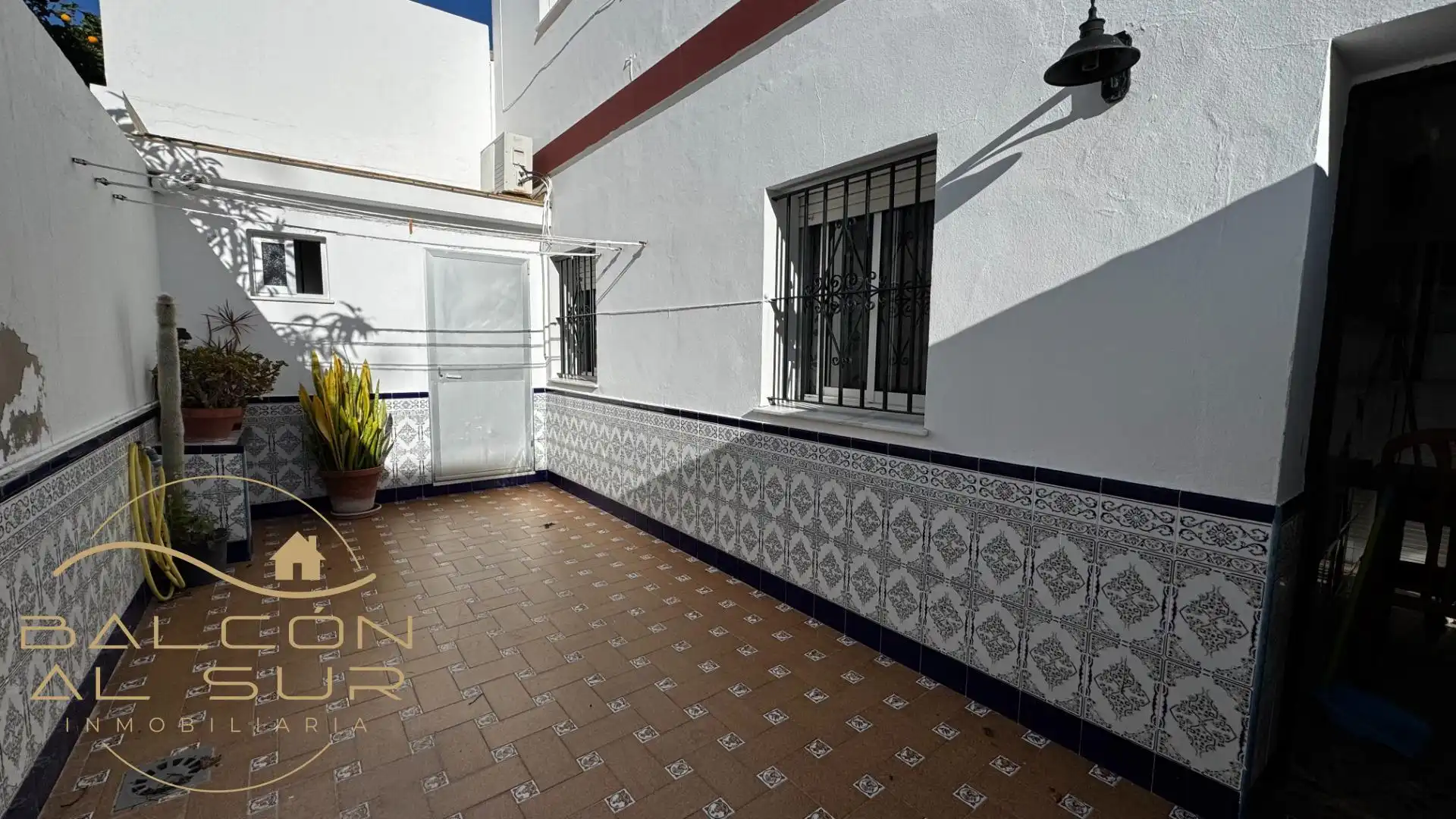 Exterior view of Ground floor for sale in Rota  with Air Conditioner and Terrace