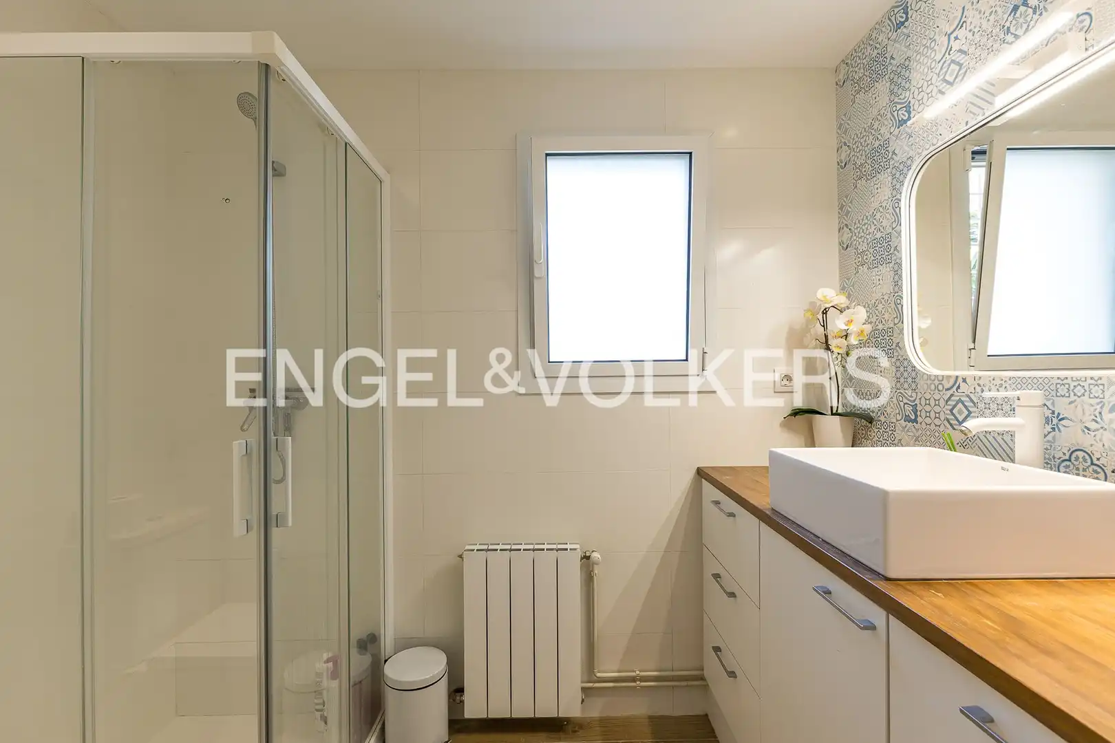 Baño de Casa o chalet en venta en Vilanova i la Geltrú con Aire acondicionado, Calefacción y Jardín privado