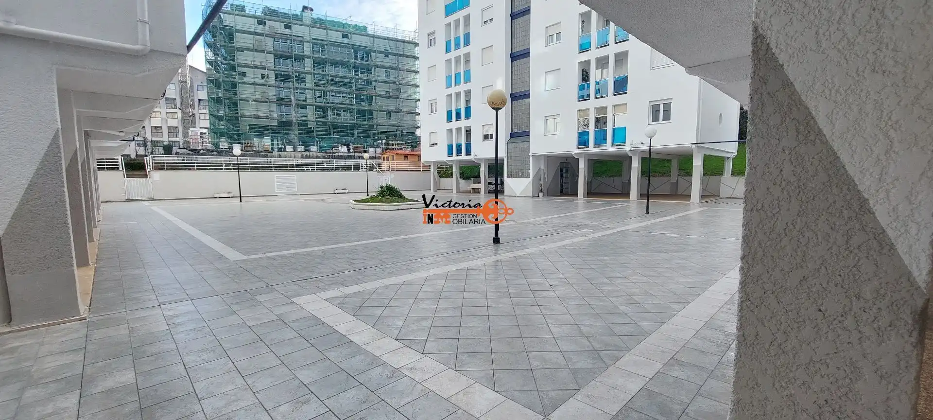 Parking de Dúplex en venta en Castro-Urdiales con Calefacción, Trastero y Piscina comunitaria