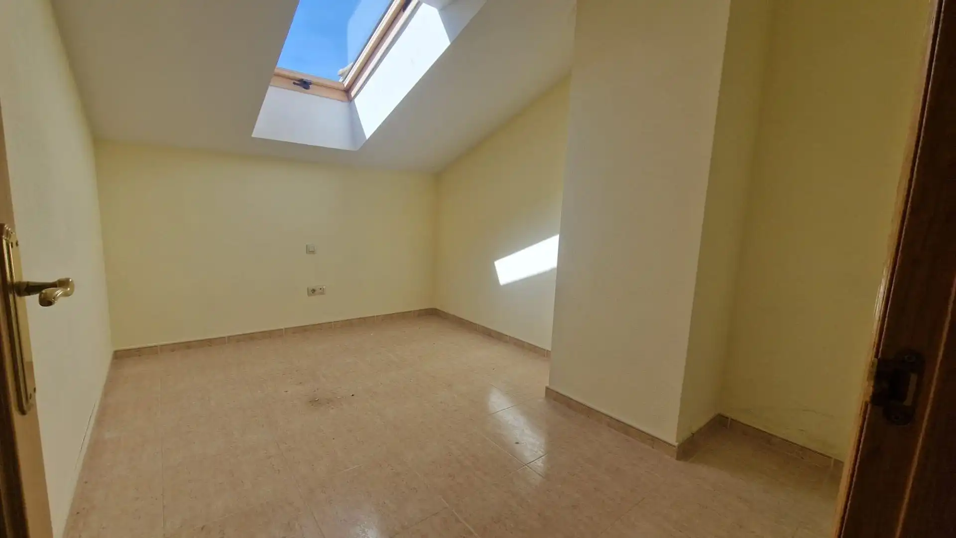 Habitación de Dúplex en venta en Peñaranda de Bracamonte con Calefacción, Terraza y Trastero
