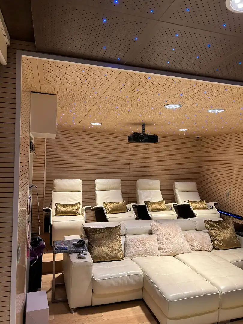 Sala d'estar de Casa o xalet en venda en Marbella amb Aire condicionat, Calefacció i Jardí privat