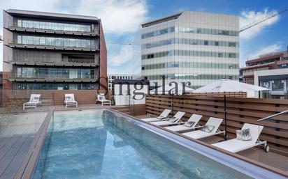 Swimming pool of Planta baja for sale in  Barcelona Capital  with Heating, Storage room and Community pool