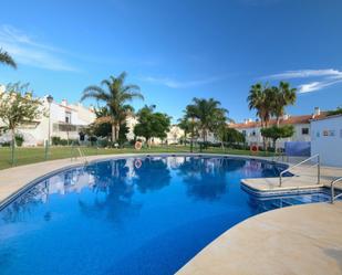 Piscina de Casa o xalet en venda en Vélez-Málaga amb Aire condicionat, Terrassa i Balcó