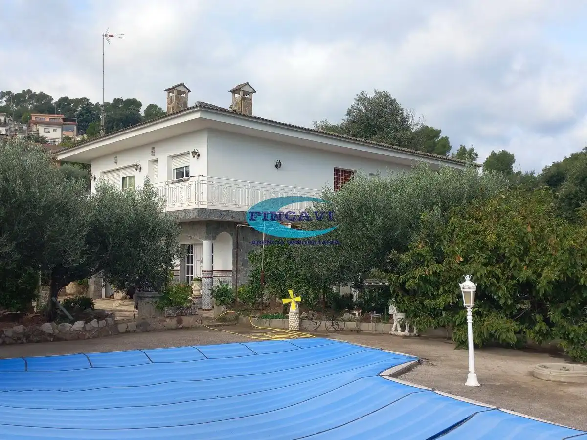 Vista exterior de Casa o xalet en venda en Bigues i Riells del Fai amb Calefacció, Terrassa i Traster