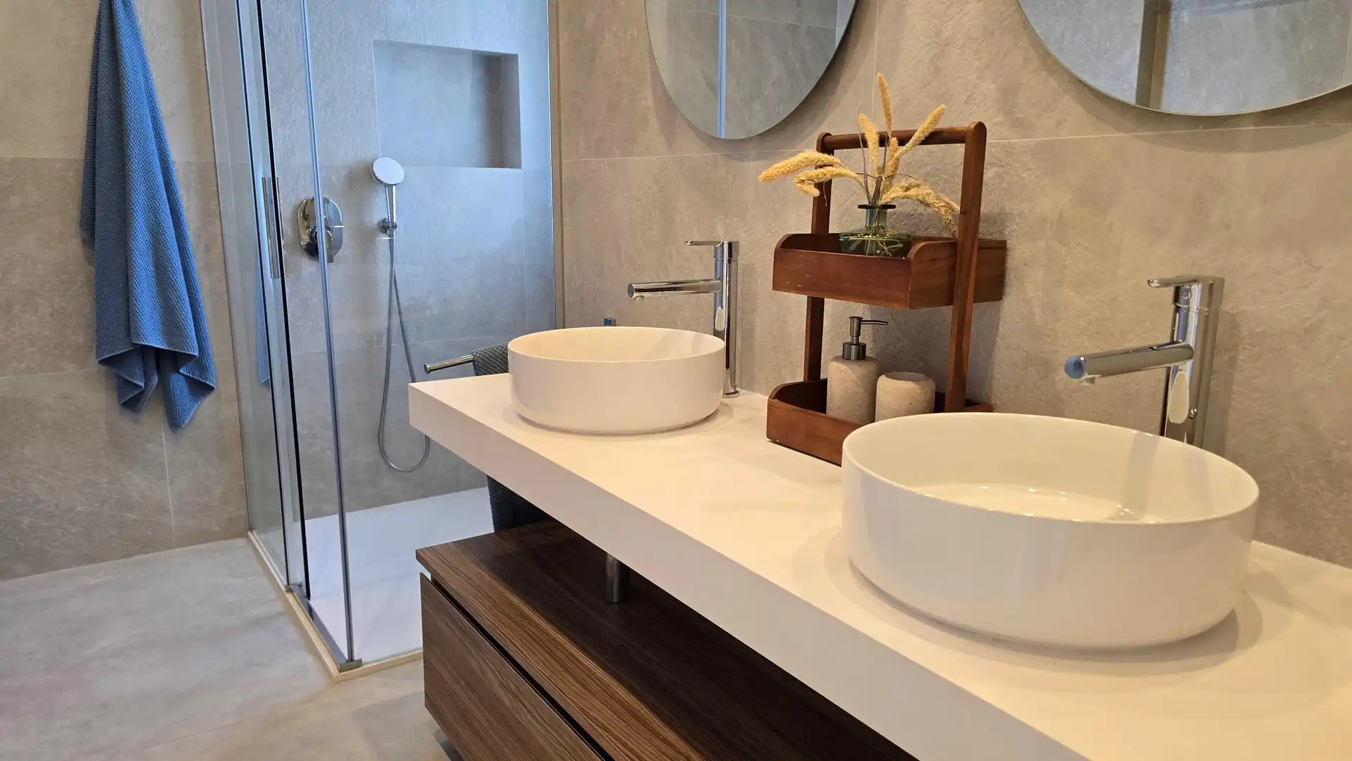 Bathroom of Apartments for rent in Marbella  with Air Conditioner, Heating and Furnished