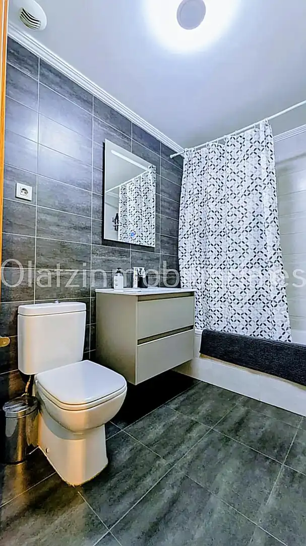 Bathroom of Flat for sale in Amorebieta-Etxano  with Heating, Balcony and Community pool