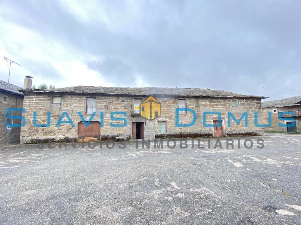Vista exterior de Casa o xalet en venda en Muelas de los Caballeros amb Jardí privat
