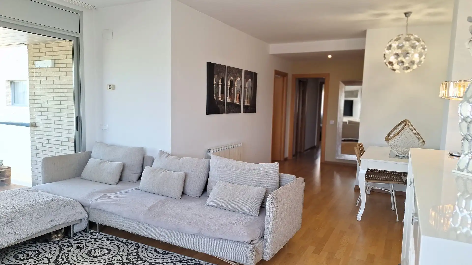 Wohnzimmer von Wohnung zum Verkauf in Salt mit Klimaanlage, Heizung und Terrasse