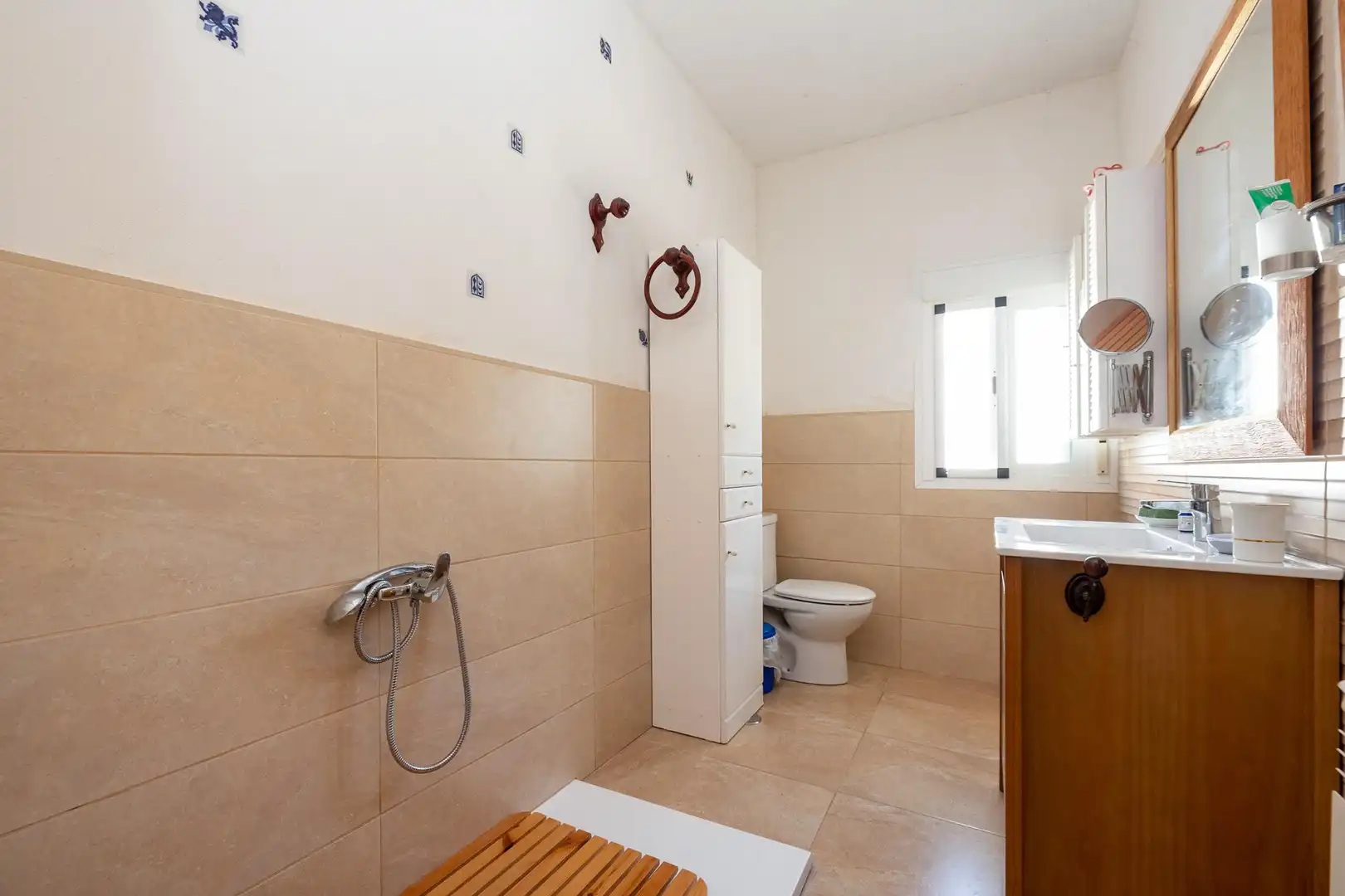 Badezimmer von Einfamilien-Reihenhaus zum Verkauf in Benalúa de las Villas mit Balkon
