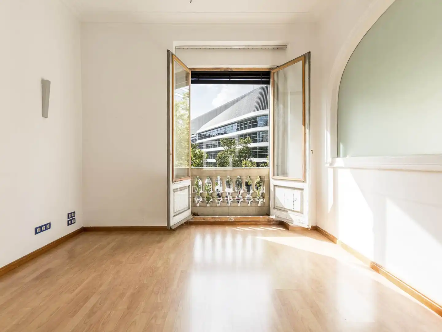 Balcony of Flat for sale in Barcelona  with Air Conditioner and Heating