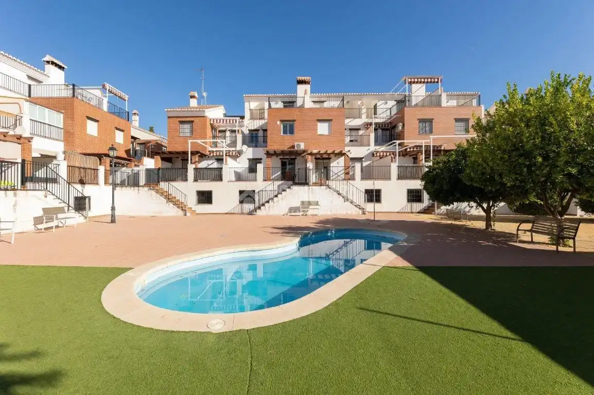 Casa adosada en venda a Atarfe