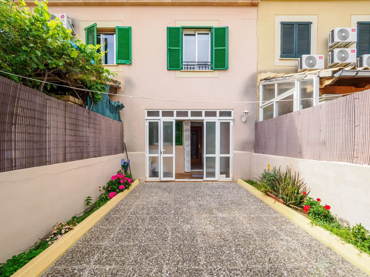 Vista exterior de Casa o xalet en venda en Marratxí amb Aire condicionat, Calefacció i Jardí privat