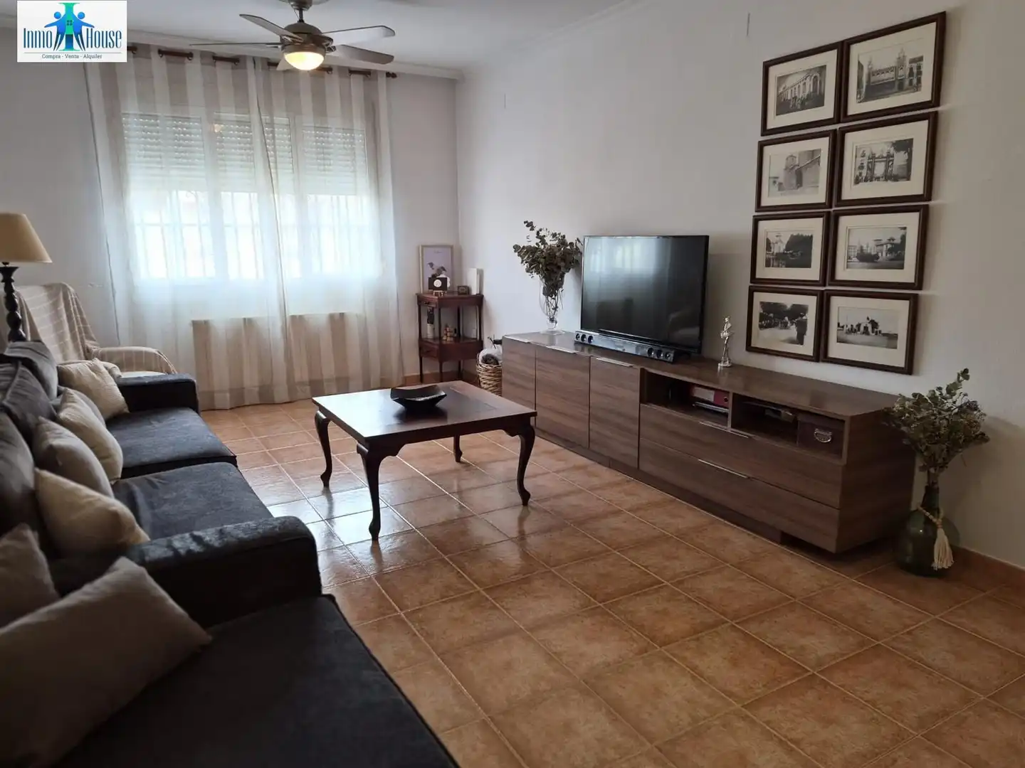 Sala d'estar de Casa o xalet en venda en Motilleja amb Aire condicionat, Jardí privat i Terrassa