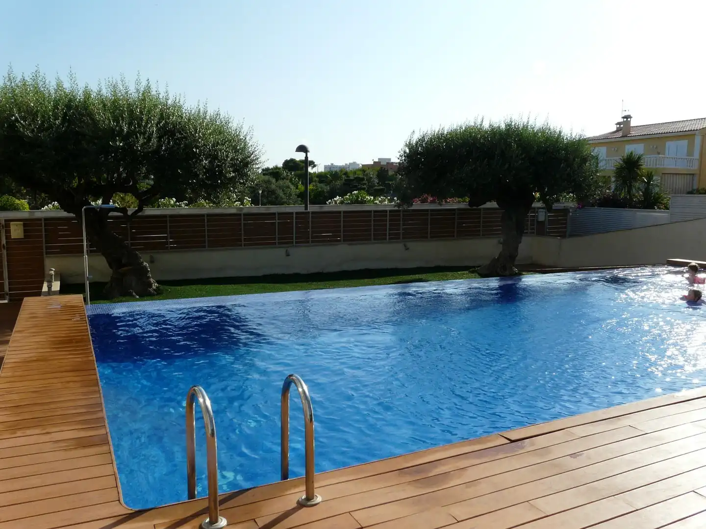 Piscina de Apartamento de alquiler en Vinaròs con Aire acondicionado, Calefacción y Jardín privado