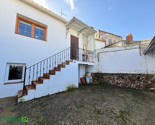 Vista exterior de Casa adosada en venda en Villarejo de Fuentes amb Aire condicionat, Calefacció i Moblat